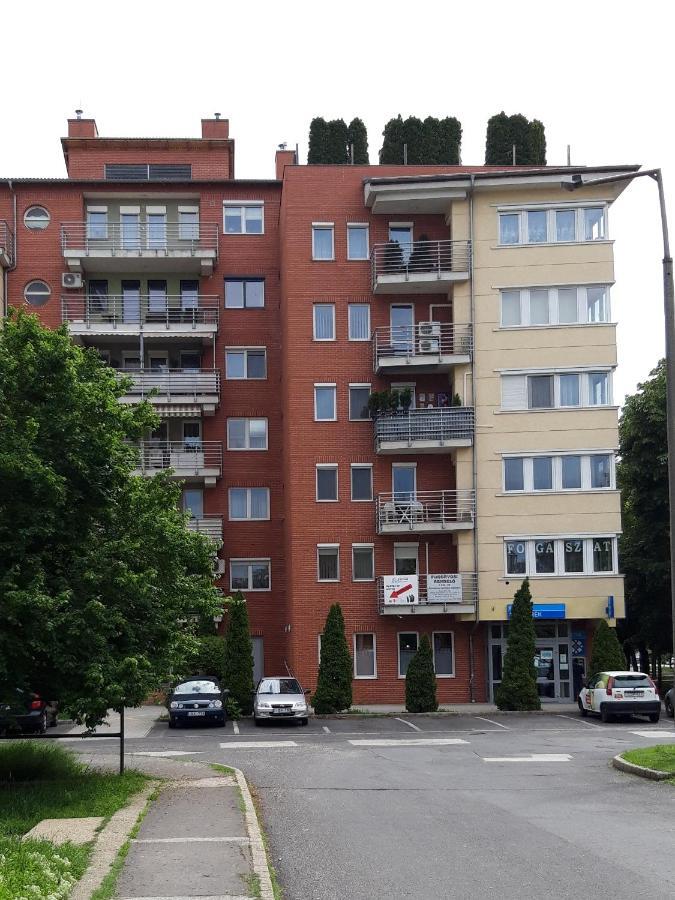 Voeroesmarty Apartman Miskolc - Belvaros - Downtown Εξωτερικό φωτογραφία