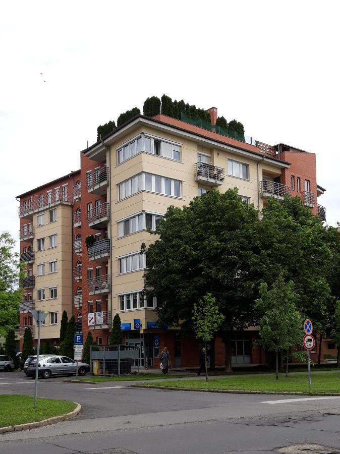Voeroesmarty Apartman Miskolc - Belvaros - Downtown Εξωτερικό φωτογραφία